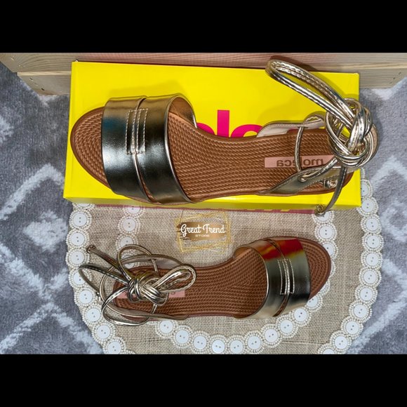 Moleca Women’s Gold Strappy Flat Sandals - Picture 6 of 8